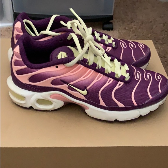 Nike Shoes - “FIRM PRICE”‼️